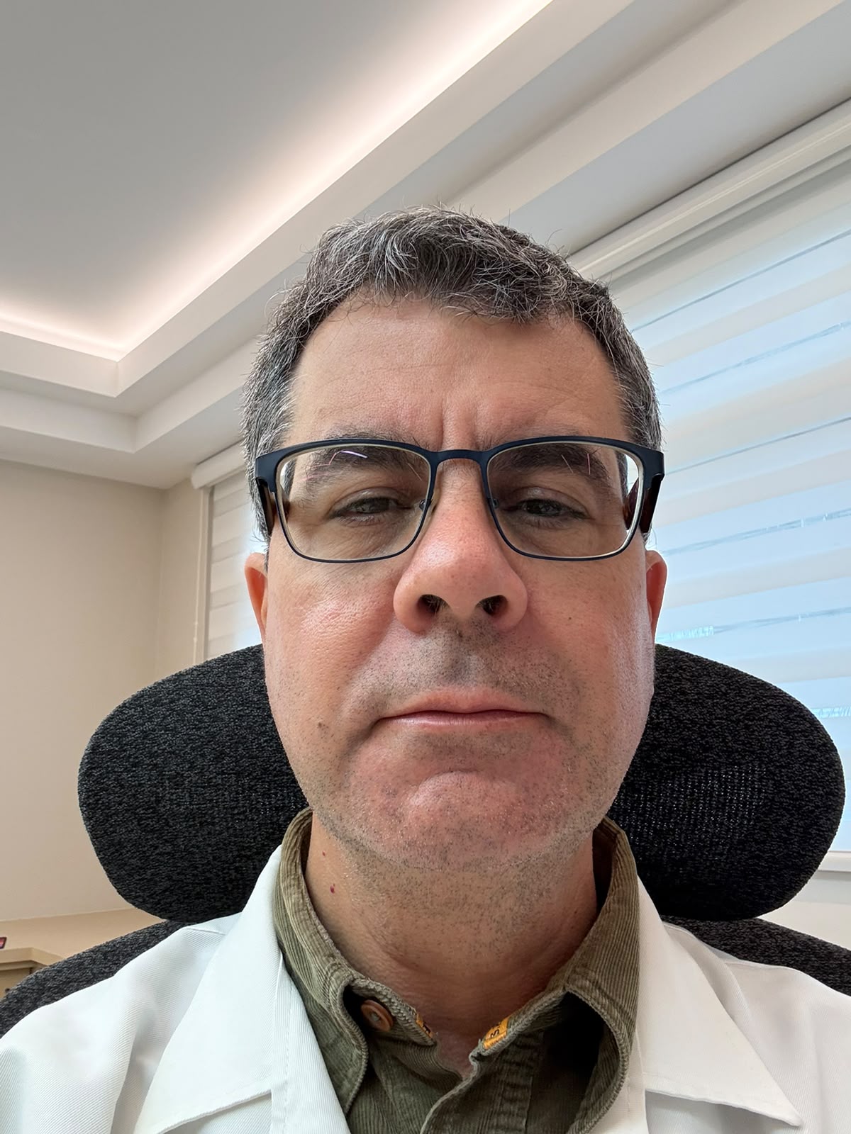 Retrato de Dr. Agajan A. Der Bedrossian